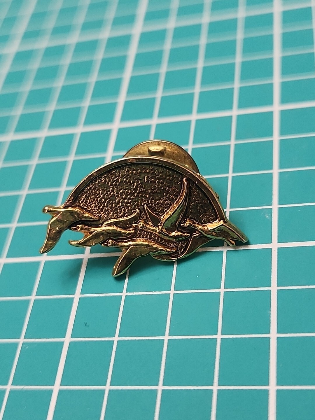 Vtg The Master Teacher Flock Of Flying Geese Gold Tone Lapel Pin Vtg The Master Teacher Flock Of Flying Geese Gold Tone Lapel Pin