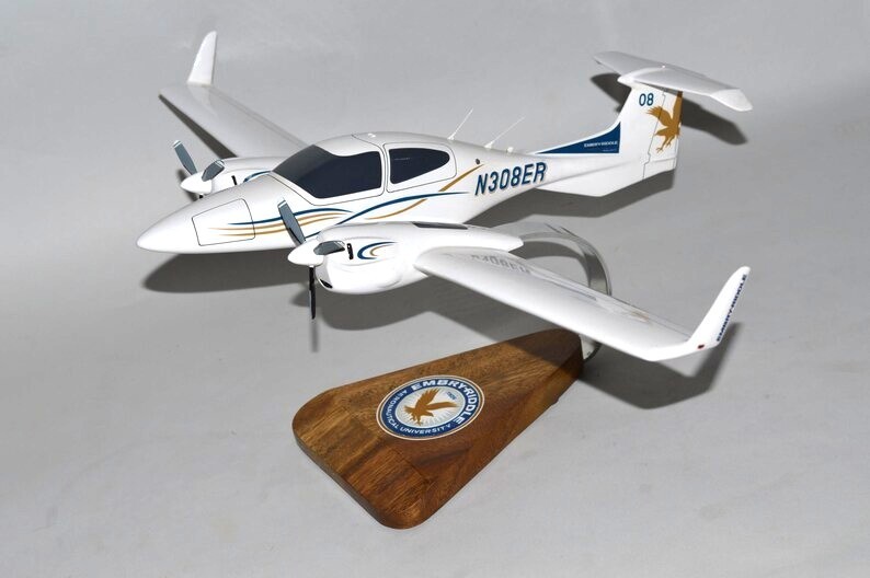 Embry Riddle University Diamond DA-42 Twin Star Desk Top 1/24 Model SC Airplane