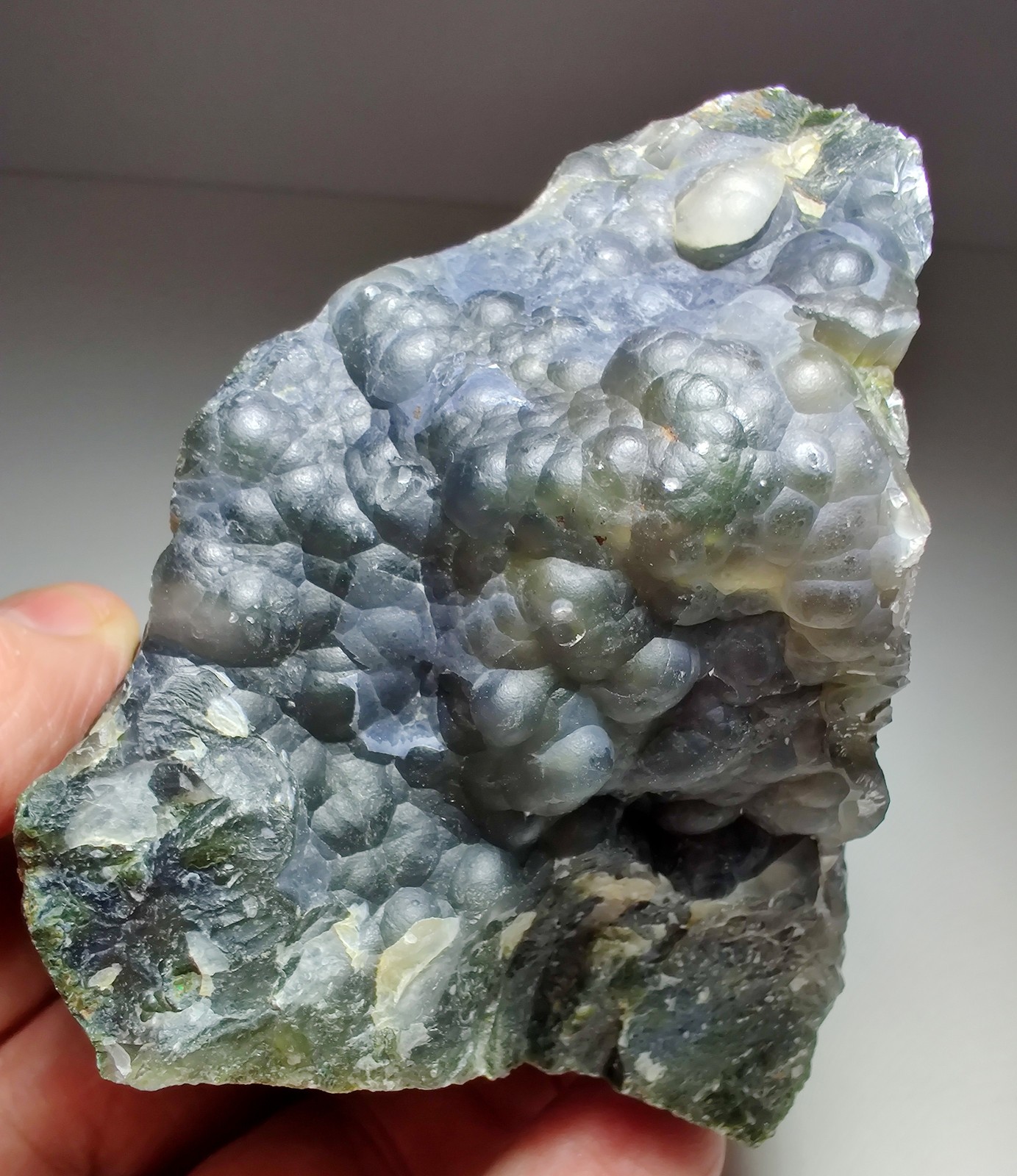 Green Jasper with botryoidal Chalcedony, awesome piece 560 grams. Green Jasper with botryoidal Chalcedony, awesome piece 560 grams.