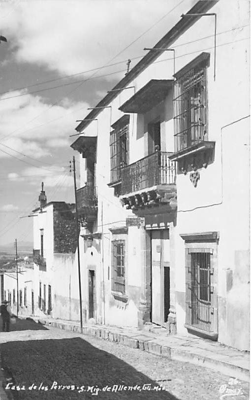 Postcard Mexico: RPPC Casa de los Perros, San Miguel de Allende, Guanajuato