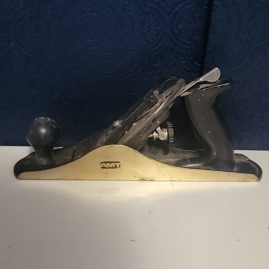 VINTAGE AMT BRASS PLATED WOOD WORKING PLANE - 2 1/4 X 11 1/2” VINTAGE AMT BRASS PLATED WOOD WORKING PLANE - 2 1/4 X 11 1/2”