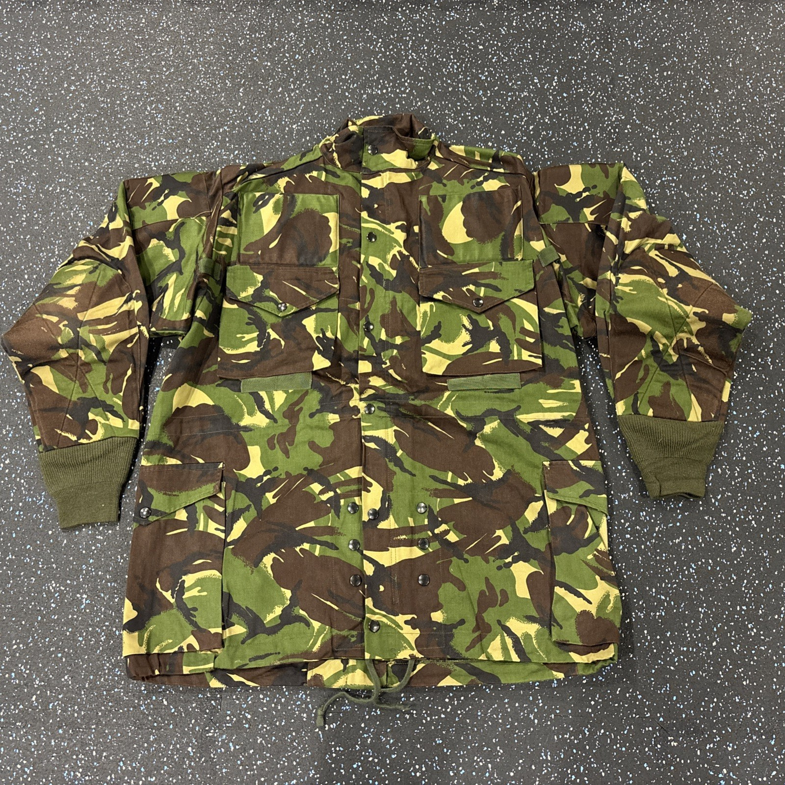 NOS British Army Woodland DPM Sniper Smock - Size 180/112 NOS British Army Woodland DPM Sniper Smock - Size 180/112