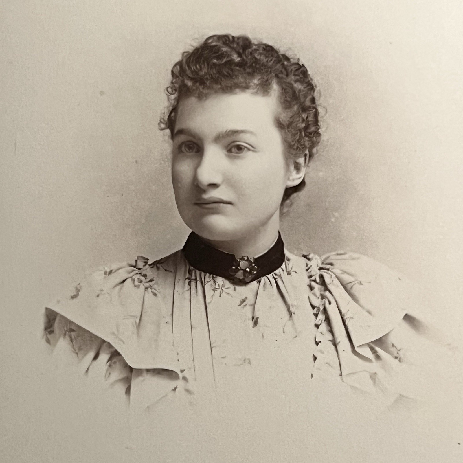 Antique Cabinet Card Photograph Beautiful Young Woman Choker Necklace Boston MA