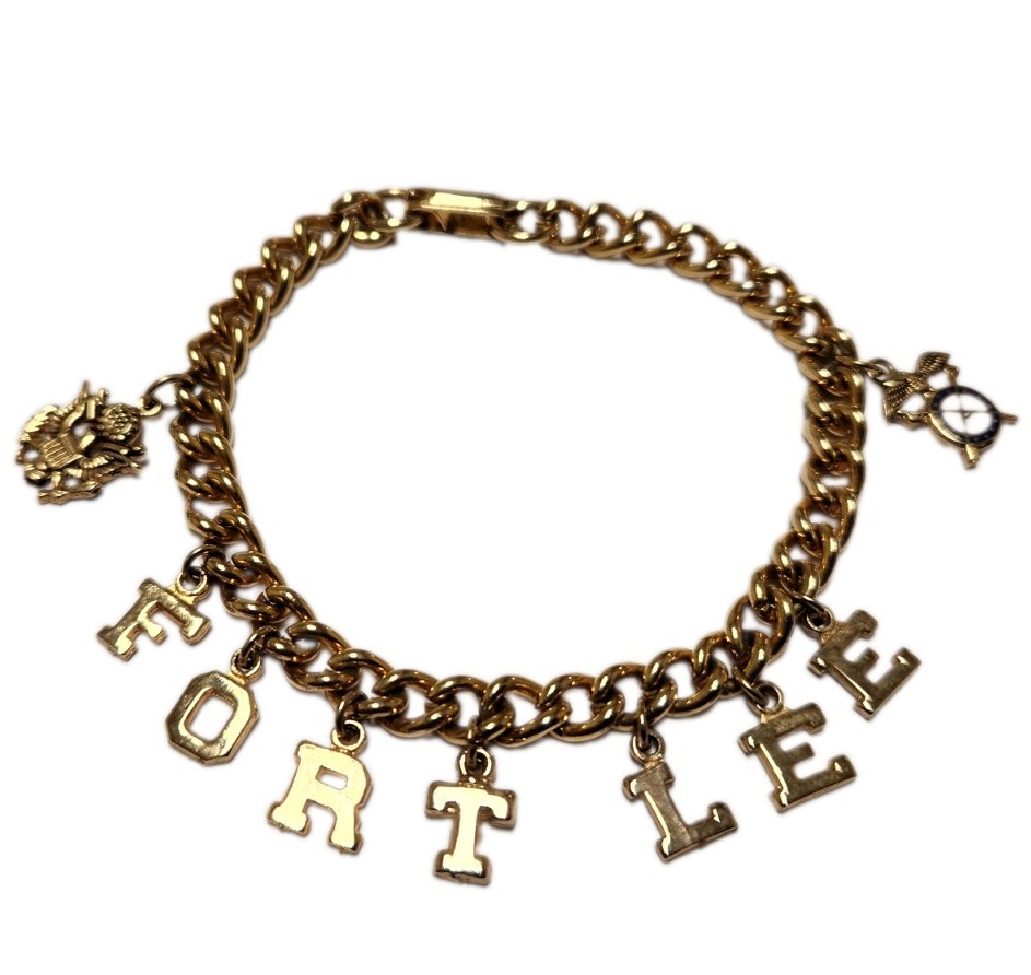 Vtg Fort Lee, Virginia USA Charm Bracelet Vietnam U.S. Army Sweetheart gold tone