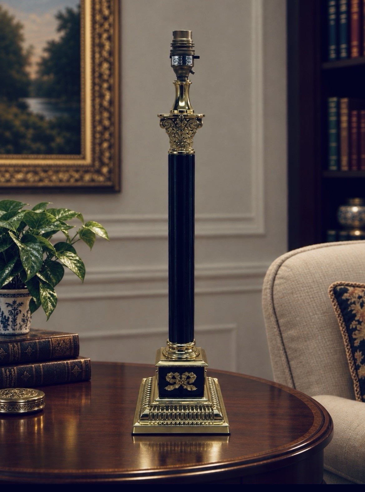 A BEAUTIFUL VINTAGE LARGE CORINTHIAN COLUMN BRASS TABLE  LAMP 55CM TALL REEDED