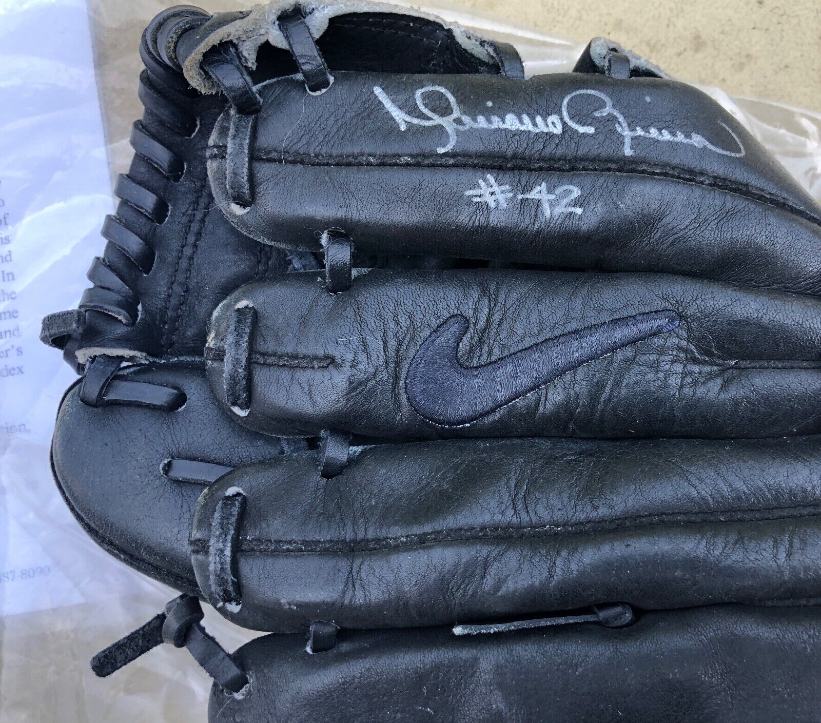 MARIANO RIVERA GAME USED GLOVE 2008-2009 SIGNED AUTHENTICATED- AUTO JSA-1/1 100%