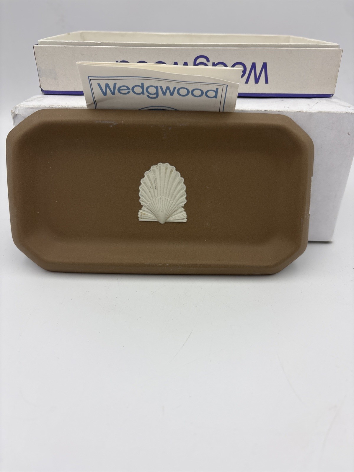 Wedgwood Taupe Brown Jasperware Scallop Sea Shell Rectangular Tray Dish Boxed Wedgwood Taupe Brown Jasperware Scallop Sea Shell Rectangular Tray Dish Boxed