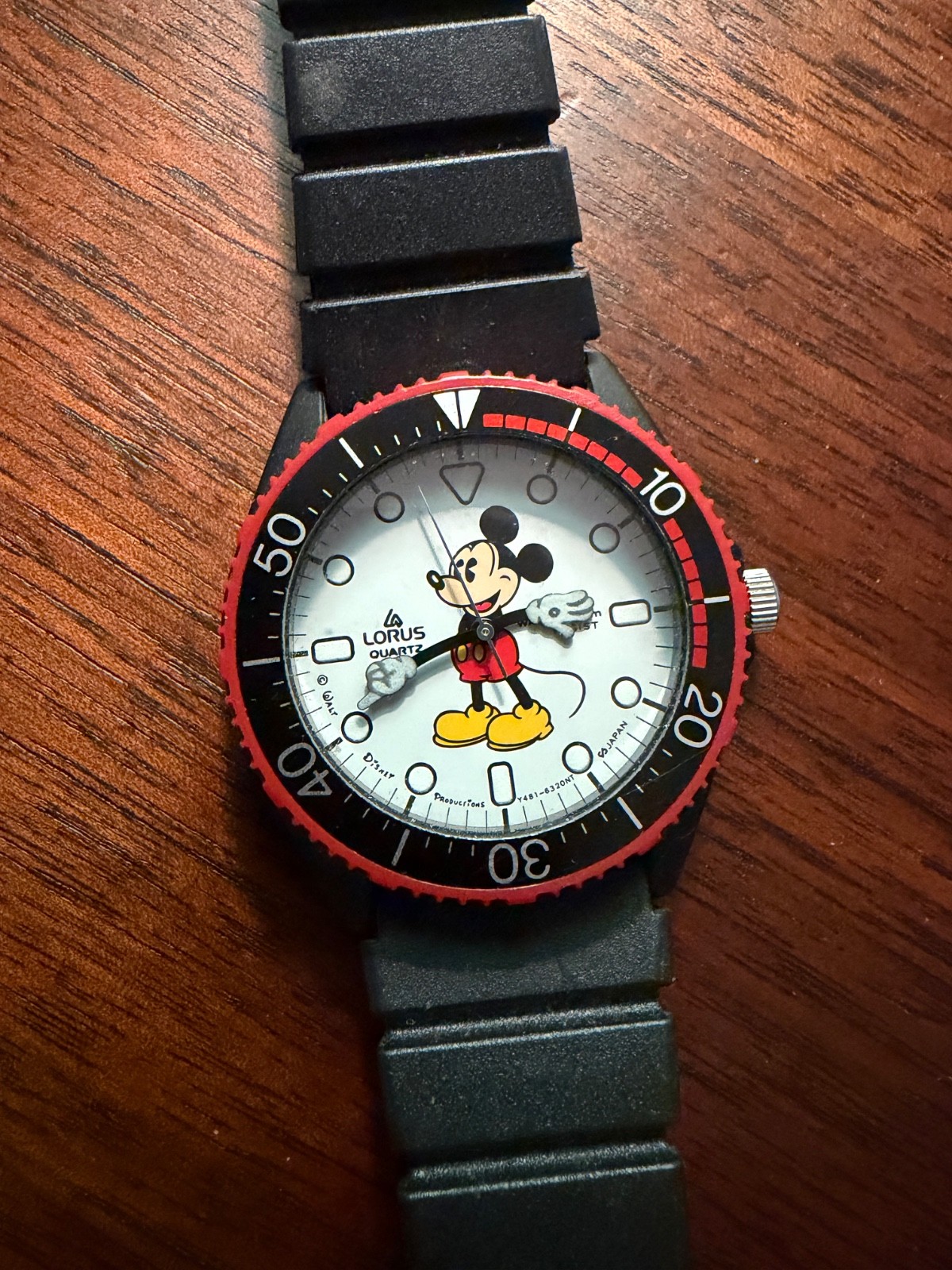 Vintage Lorus Seiko Mickey Mouse Diver Style Quartz Watch Vintage Lorus Seiko Mickey Mouse Diver Style Quartz Watch