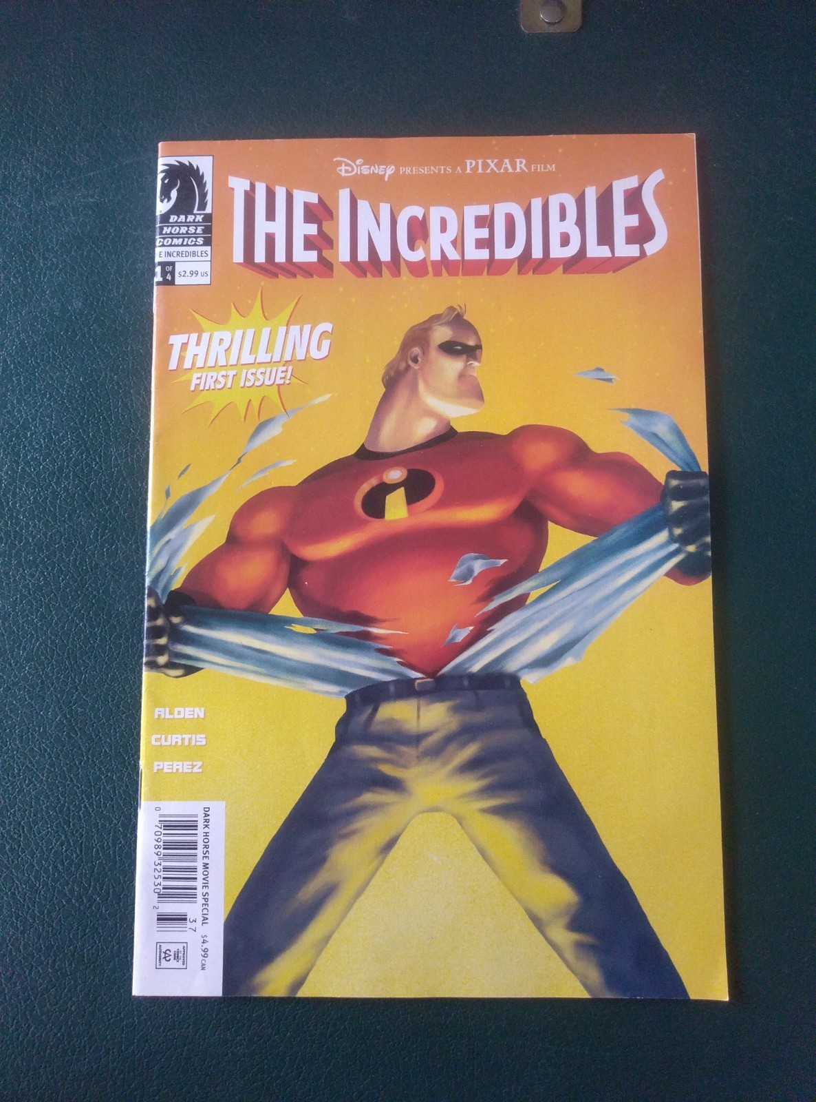 The Incredibles First Issue 2004 Dark Horse Comics The Incredibles First Issue 2004 Dark Horse Comics