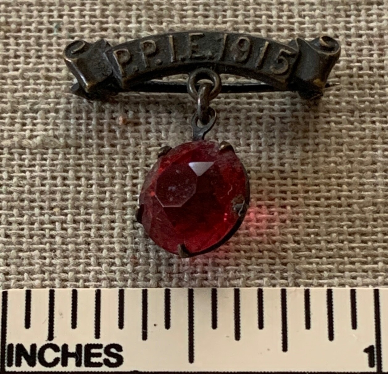 1915 PPIE PAN PACIFIC INTERNATIONAL EXPO Novagem Official PIN Antique Ruby ? 1915 PPIE PAN PACIFIC INTERNATIONAL EXPO Novagem Official PIN Antique Ruby ?