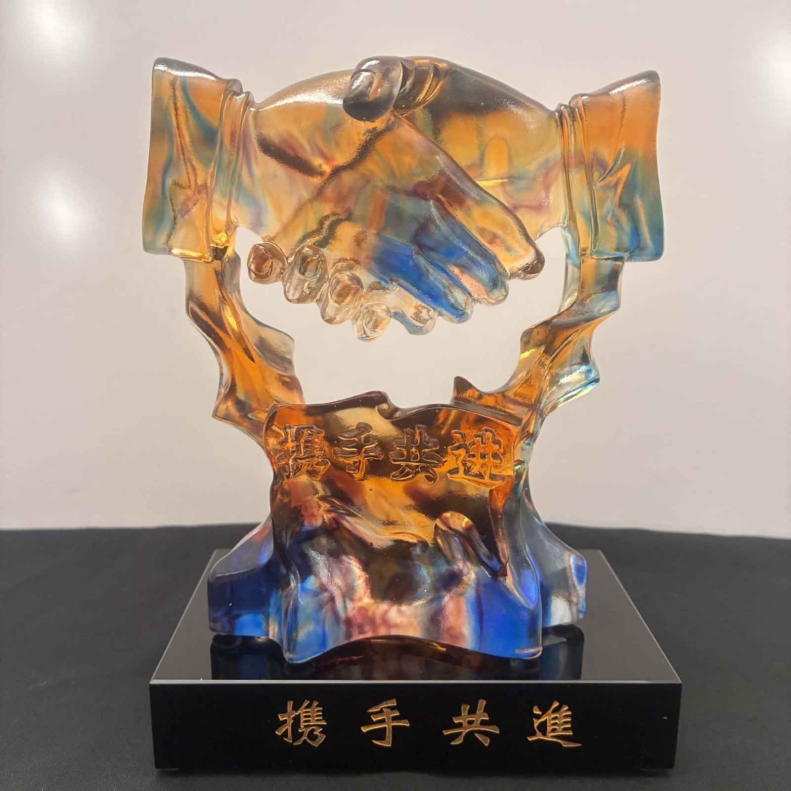 Liuli Crystal Handshake Ornament – Feng Shui Home Decor, Wedding Gift home decor