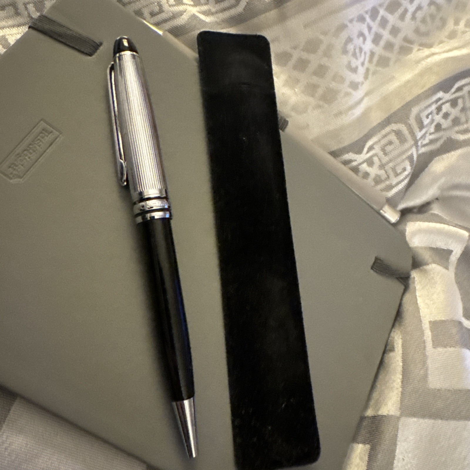 P18, MONTBLANC 163 MEISTERSTUCK UNICEF 2017 PLATINUM Fountain.PEN #EY1013010