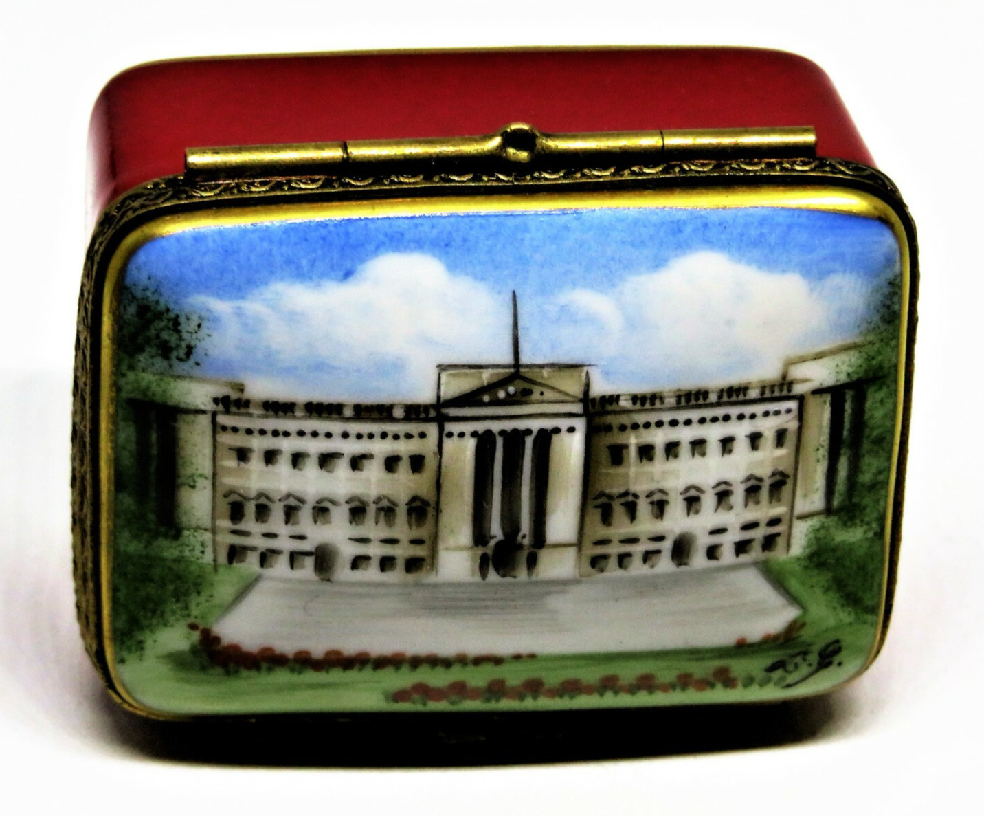 LIMOGES FRANCE BOX- EXIMIOUS - BUCKINGHAM PALACE -LONDON, ENGLAND- BRITISH FLAGS