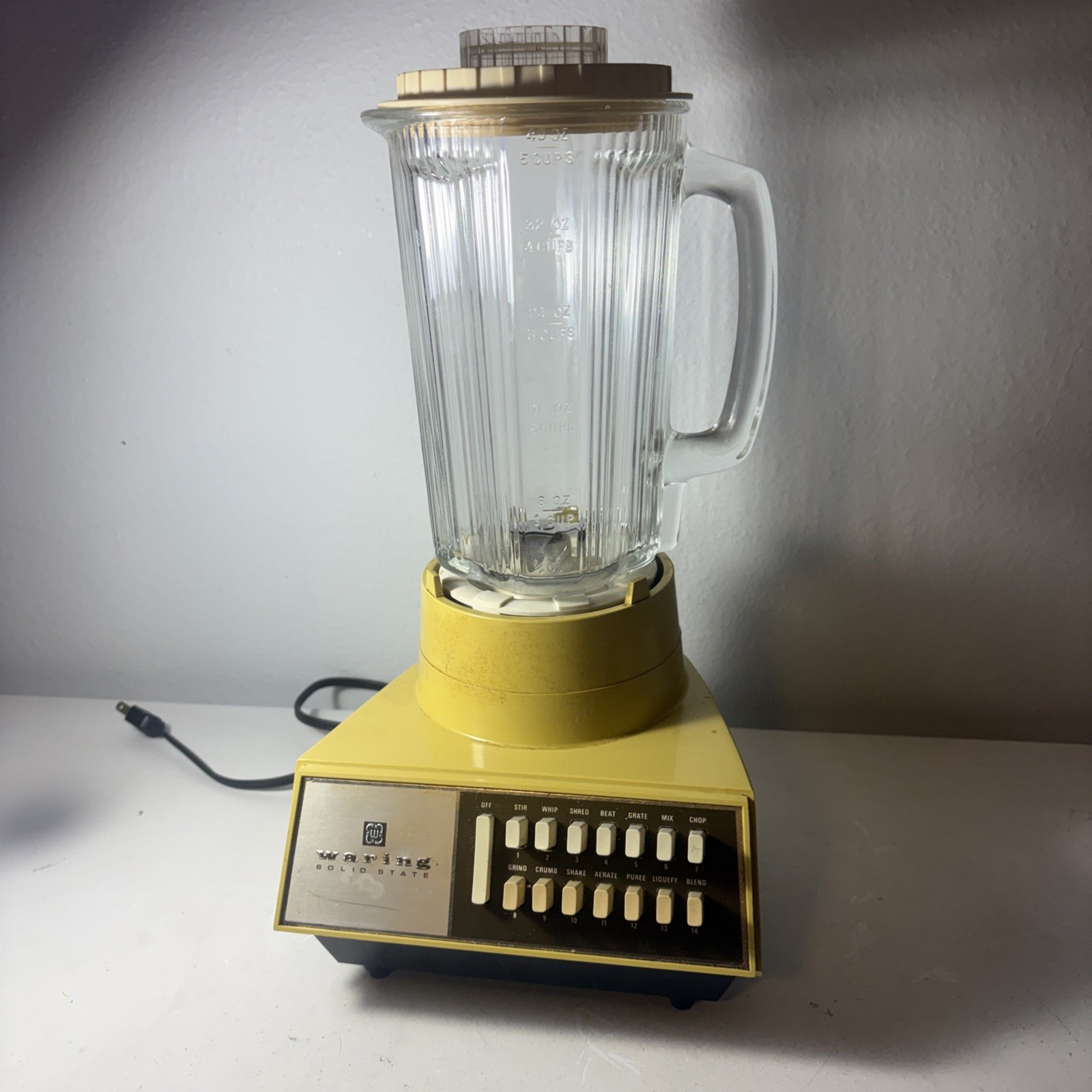 Vintage 1970s Waring Solid State 14-Speed Glass Blender | Harvest Gold TESTED Vintage 1970s Waring Solid State 14-Speed Glass Blender | Harvest Gold TESTED