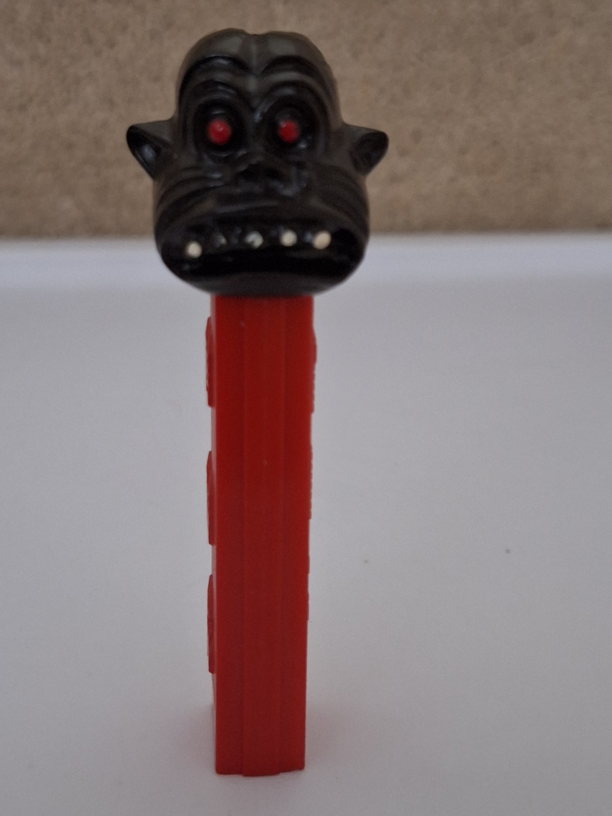 Vintage 1975 No Feet Black Gorilla PEZ Dispenser 3.4 Austria Red Stem