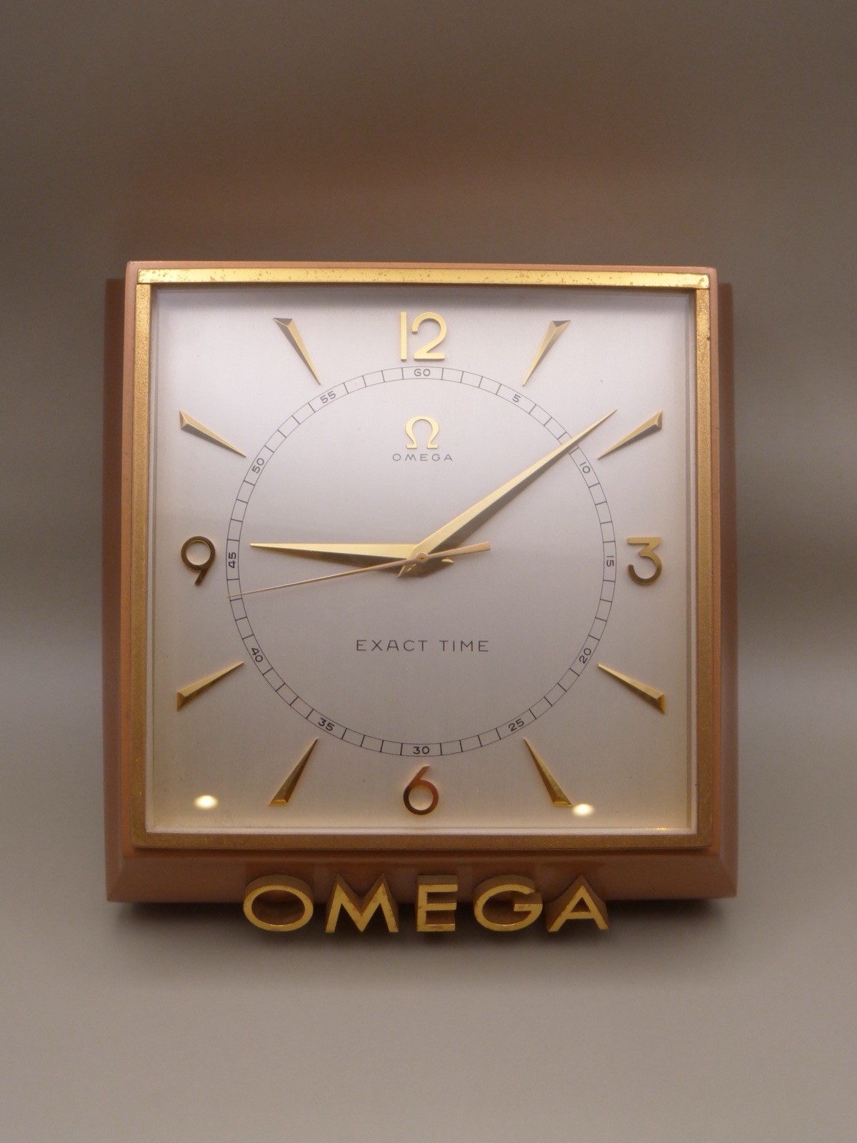 Omega Dealer Display Desk Clock ‘Exact Time’ Mechanical 8 Day Vintage Ref. 5008 Omega Dealer Display Desk Clock ‘Exact Time’ Mechanical 8 Day Vintage Ref. 5008