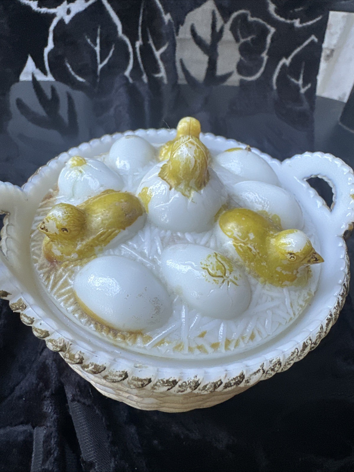 Ant. Westmoreland Milk Glass Hatching Chicks Mustard Jar W/Rare Orig. Label. Ant. Westmoreland Milk Glass Hatching Chicks Mustard Jar W/Rare Orig. Label.