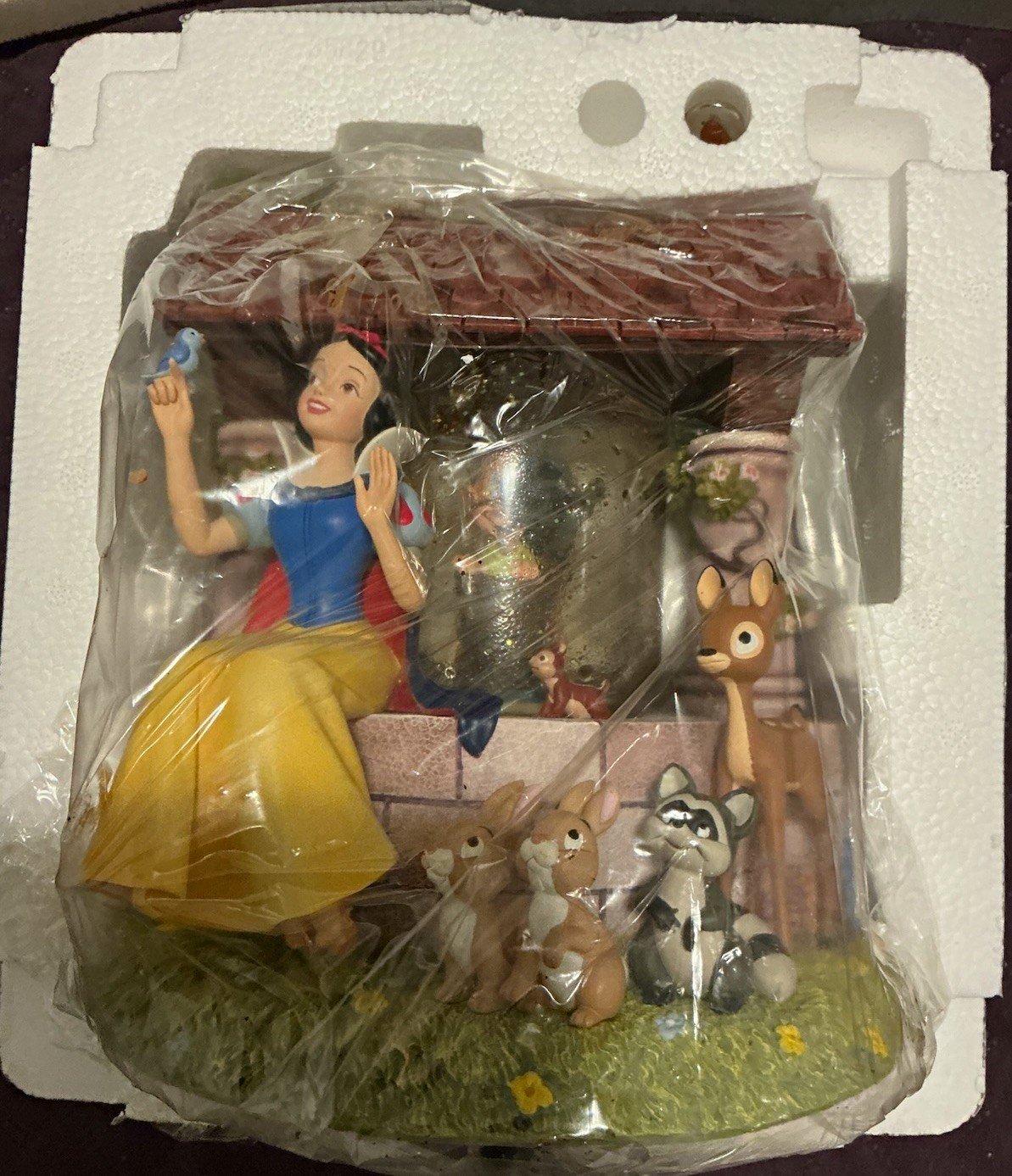 Disney Direct Snow White Wishing Well Musical Figurine with Animals 7-9.9\ Disney Direct Snow White Wishing Well Musical Figurine with Animals 7-9.9\