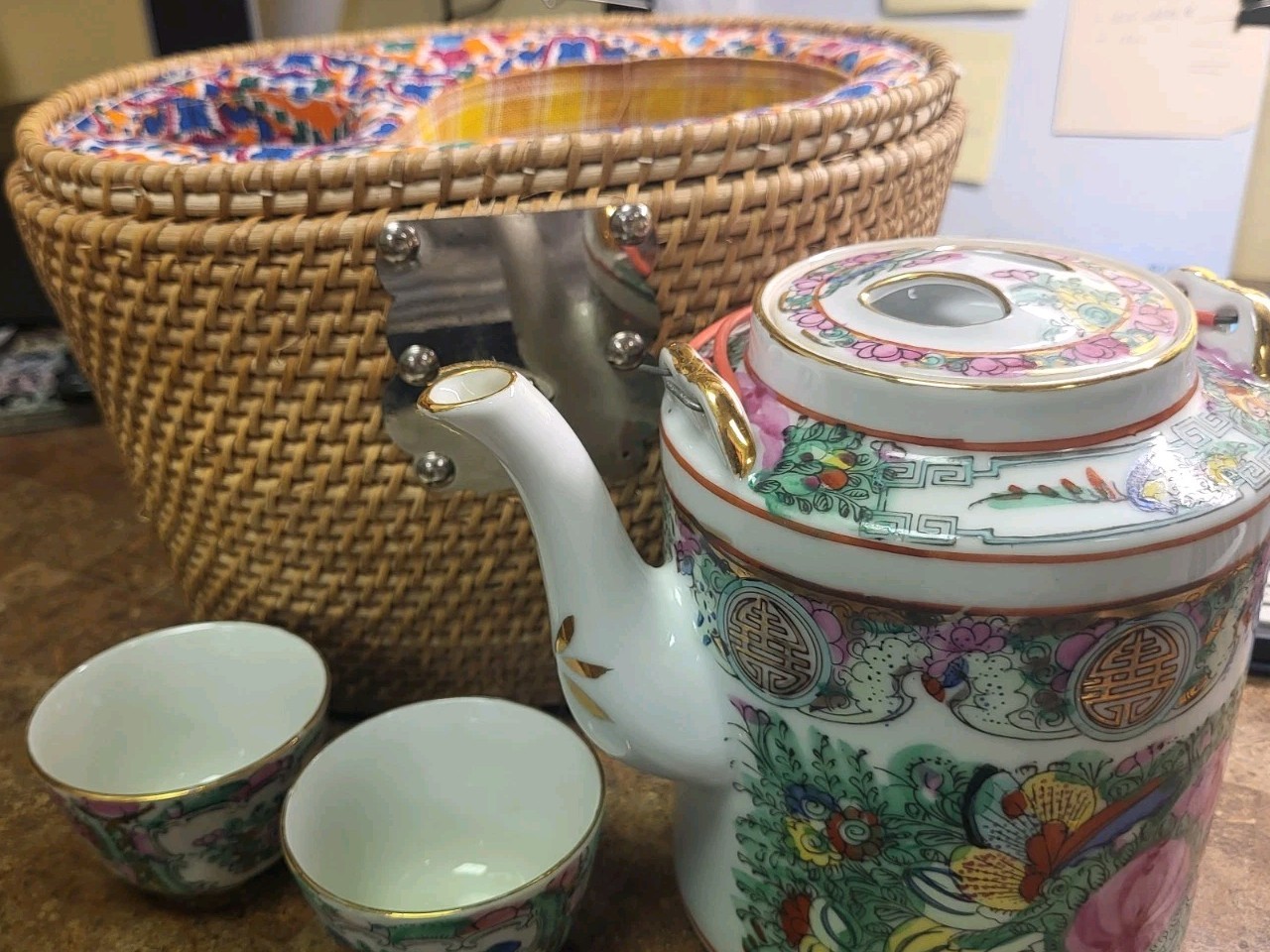 Vintage ACF Rose Medallion Travel Tea Set Wicker Basket Teapot 2 Cups 1960s Vintage ACF Rose Medallion Travel Tea Set Wicker Basket Teapot 2 Cups 1960s