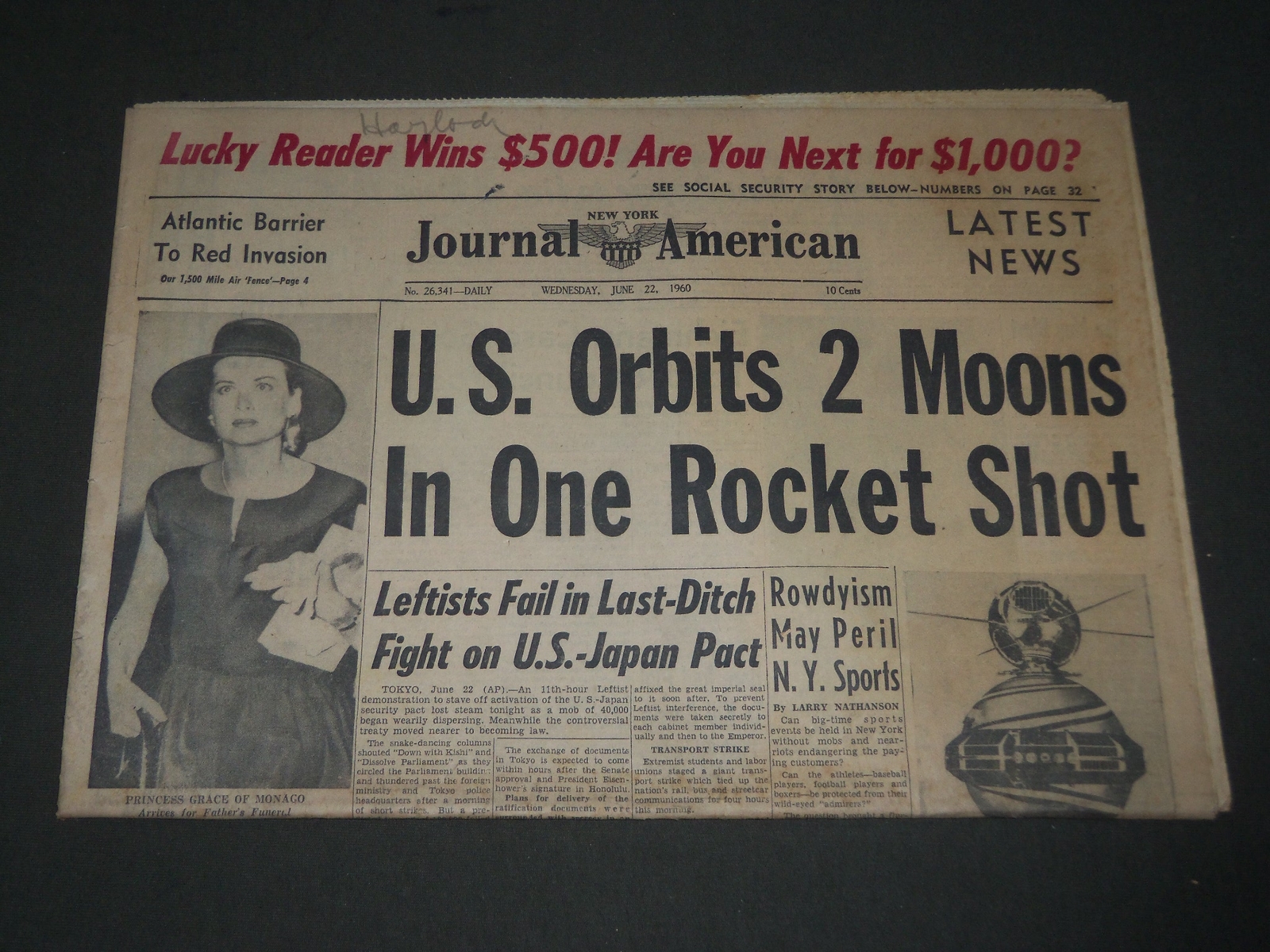 1960 JUNE 22 NY JOURNAL AMERICAN NEWSPAPER - U. S. ORBITS 2 MOONS - NP 2924 1960 JUNE 22 NY JOURNAL AMERICAN NEWSPAPER - U. S. ORBITS 2 MOONS - NP 2924