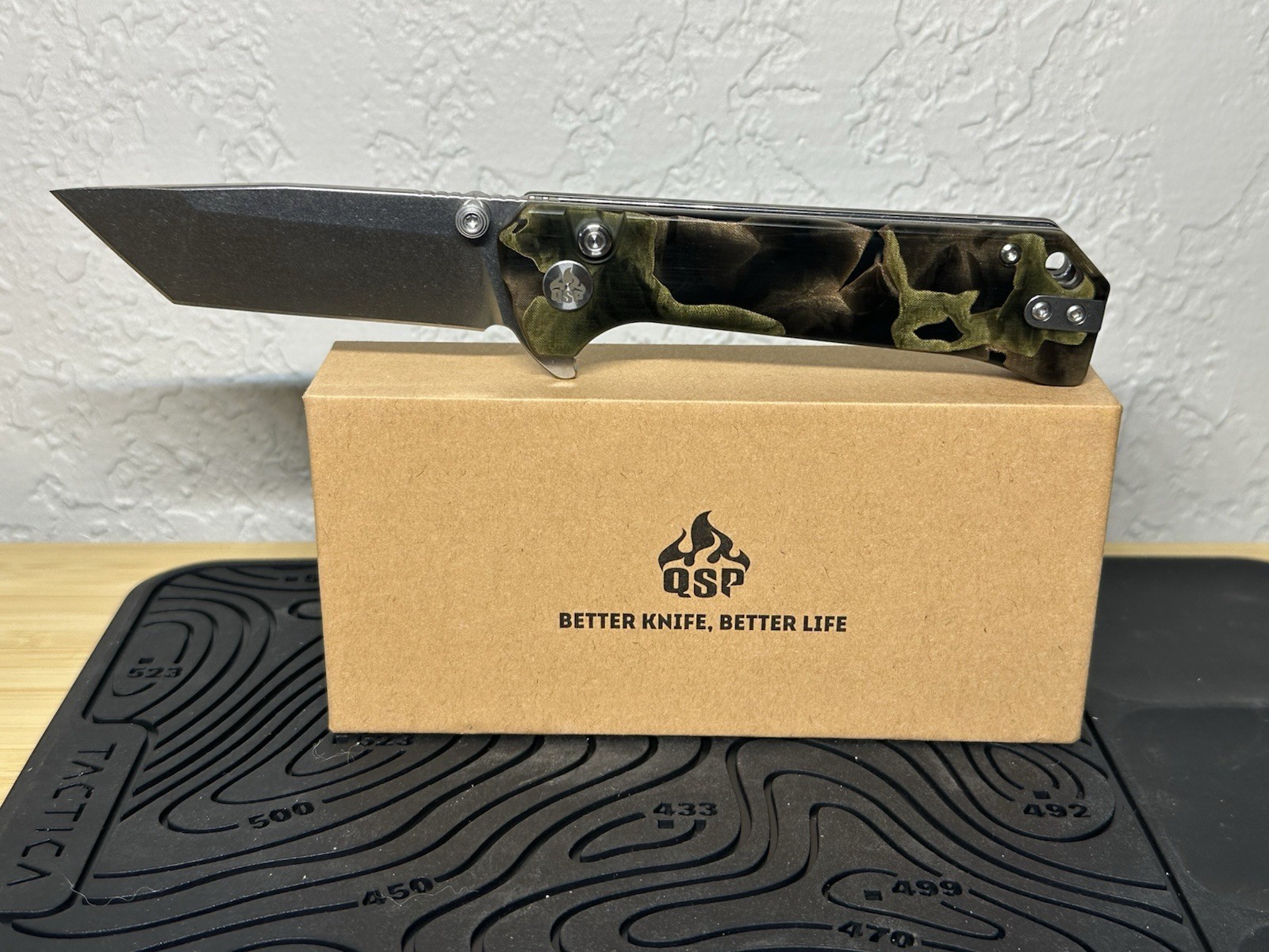 QSP Grebe Button Lock Pocketknife Resin Handle S35VN Drop Point Plain Edge