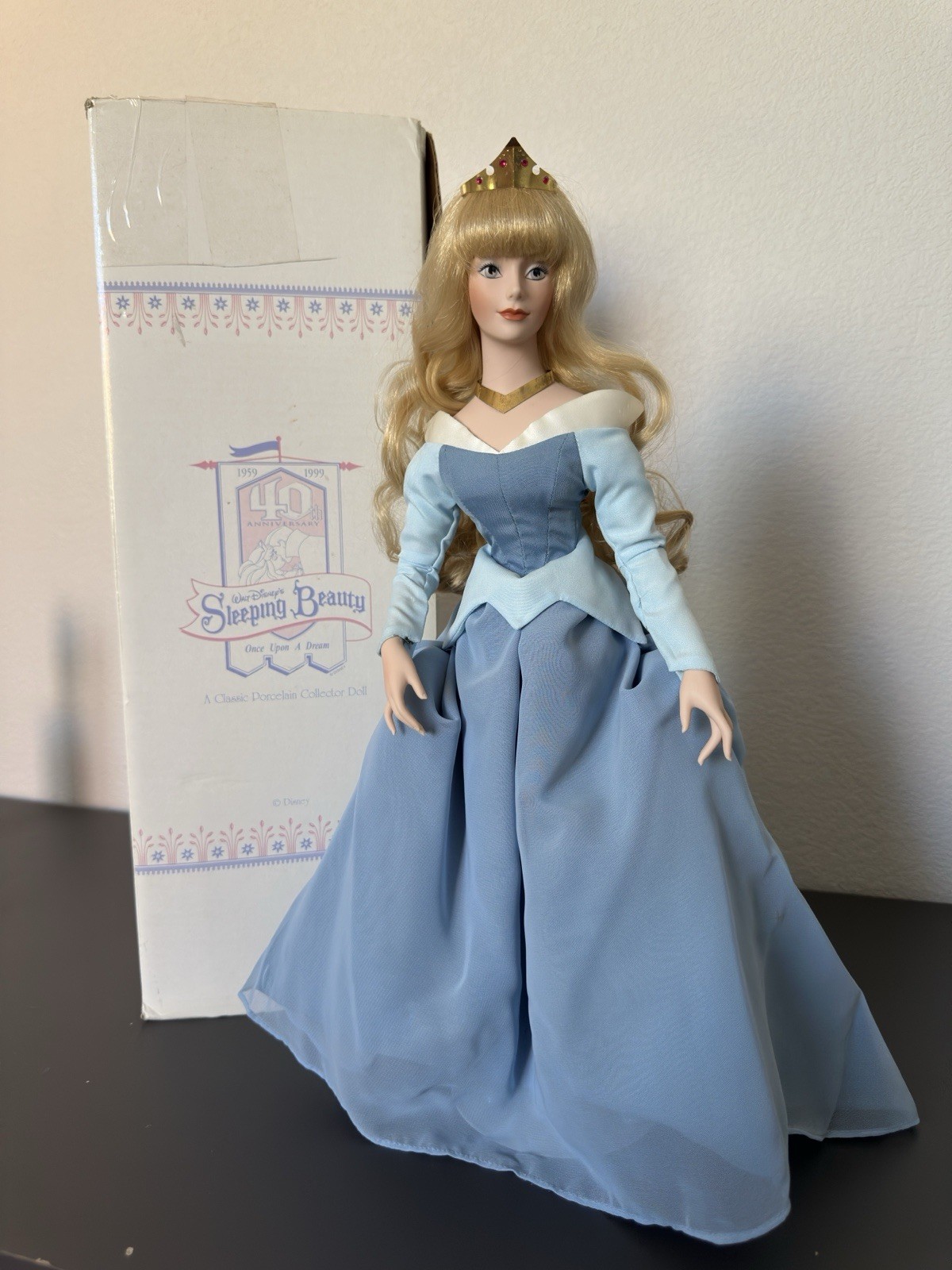 NEW WALT DISNEY'S SLEEPING BEAUTY,Classic Porcelain Collector Doll LE 90/500 NEW WALT DISNEY'S SLEEPING BEAUTY,Classic Porcelain Collector Doll LE 90/500