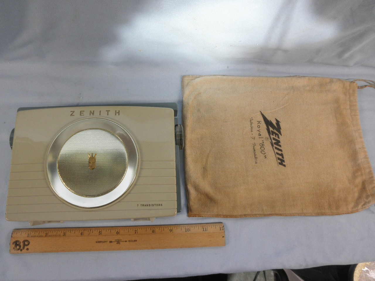 Museum Quality 1955 Zenith Royal 800 Transistor Radio & Cloth Bag Serviced