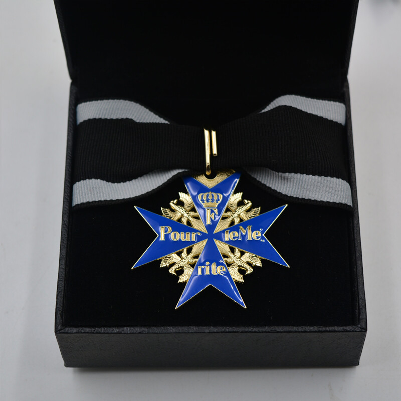 German WW1 Imperial Blue Max Medal Award WORLD WAR 1 with Collection Box German WW1 Imperial Blue Max Medal Award WORLD WAR 1 with Collection Box