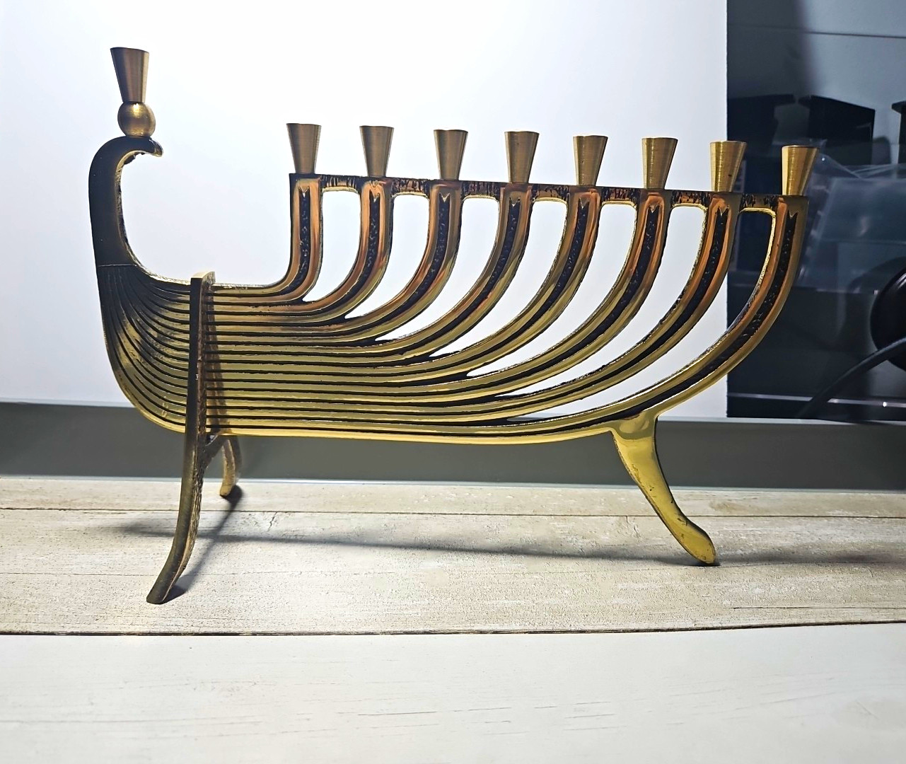 Vintage Israel Hen Holon/Chen Cholon Solid Brass Hanukkah Menorah Vintage Israel Hen Holon/Chen Cholon Solid Brass Hanukkah Menorah