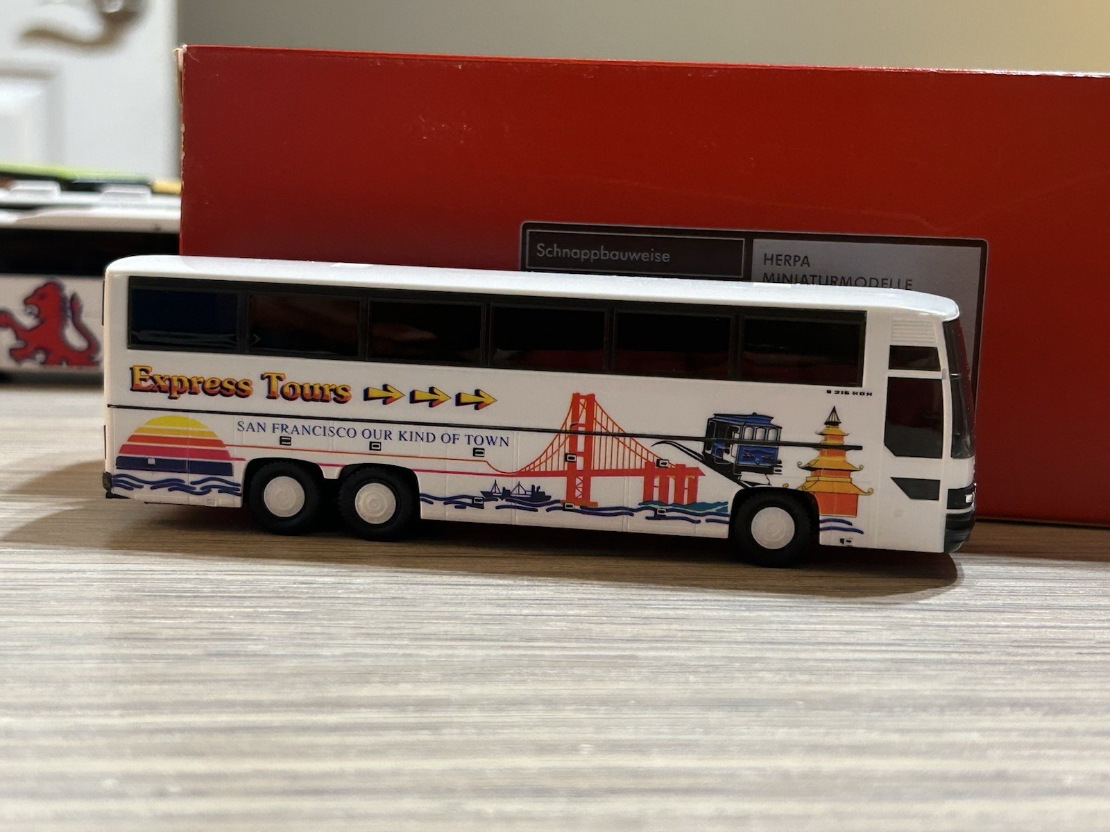 1/87 HO Scale Herpa Express Tours Setra S215 Bus Model New 1/87 HO Scale Herpa Express Tours Setra S215 Bus Model New