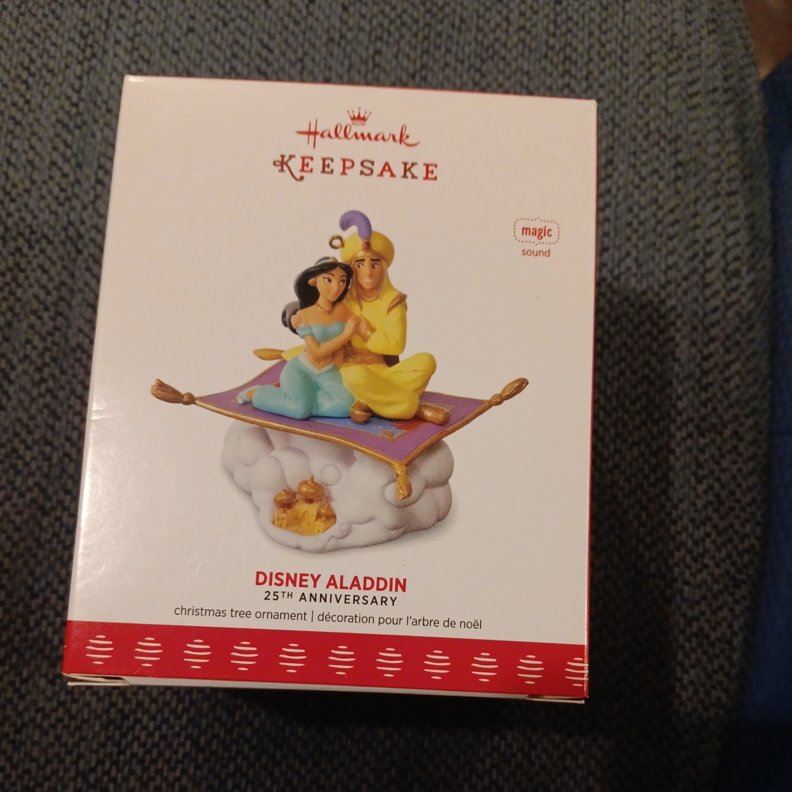 2017 Hallmark Disney Aladdin 25th Anniversary Ornament - Jasmine - Magic Carpet 2017 Hallmark Disney Aladdin 25th Anniversary Ornament - Jasmine - Magic Carpet