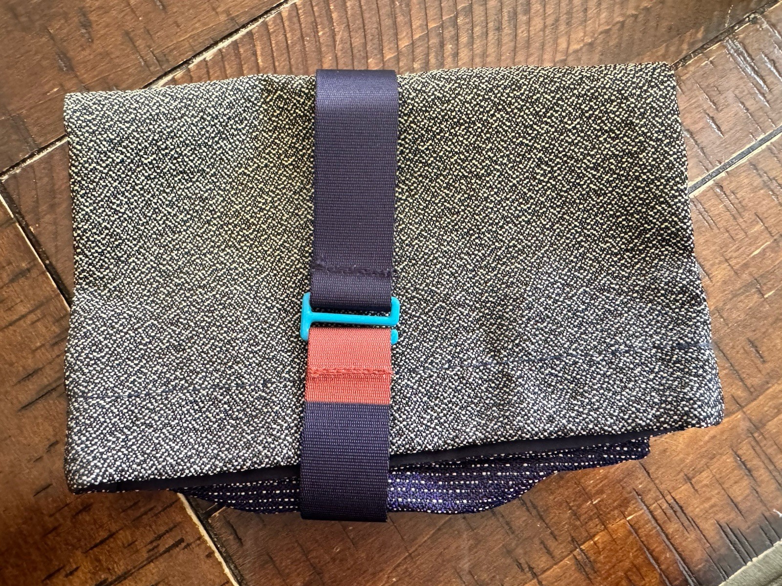 KLM x Envisions Business Class Amenity Ombre Blue/Yellow Bag KLM x Envisions Business Class Amenity Ombre Blue/Yellow Bag