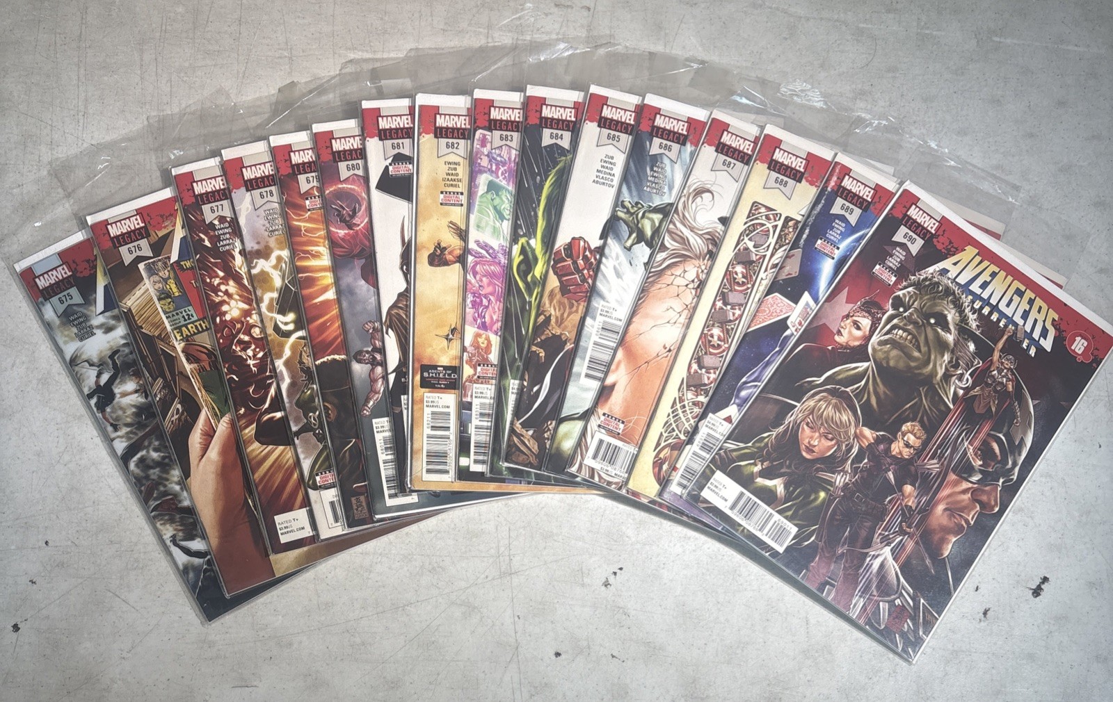 Avengers No Surrender complete set #675-690 part 1 - 16 full run - HIGH GRADE Avengers No Surrender complete set #675-690 part 1 - 16 full run - HIGH GRADE