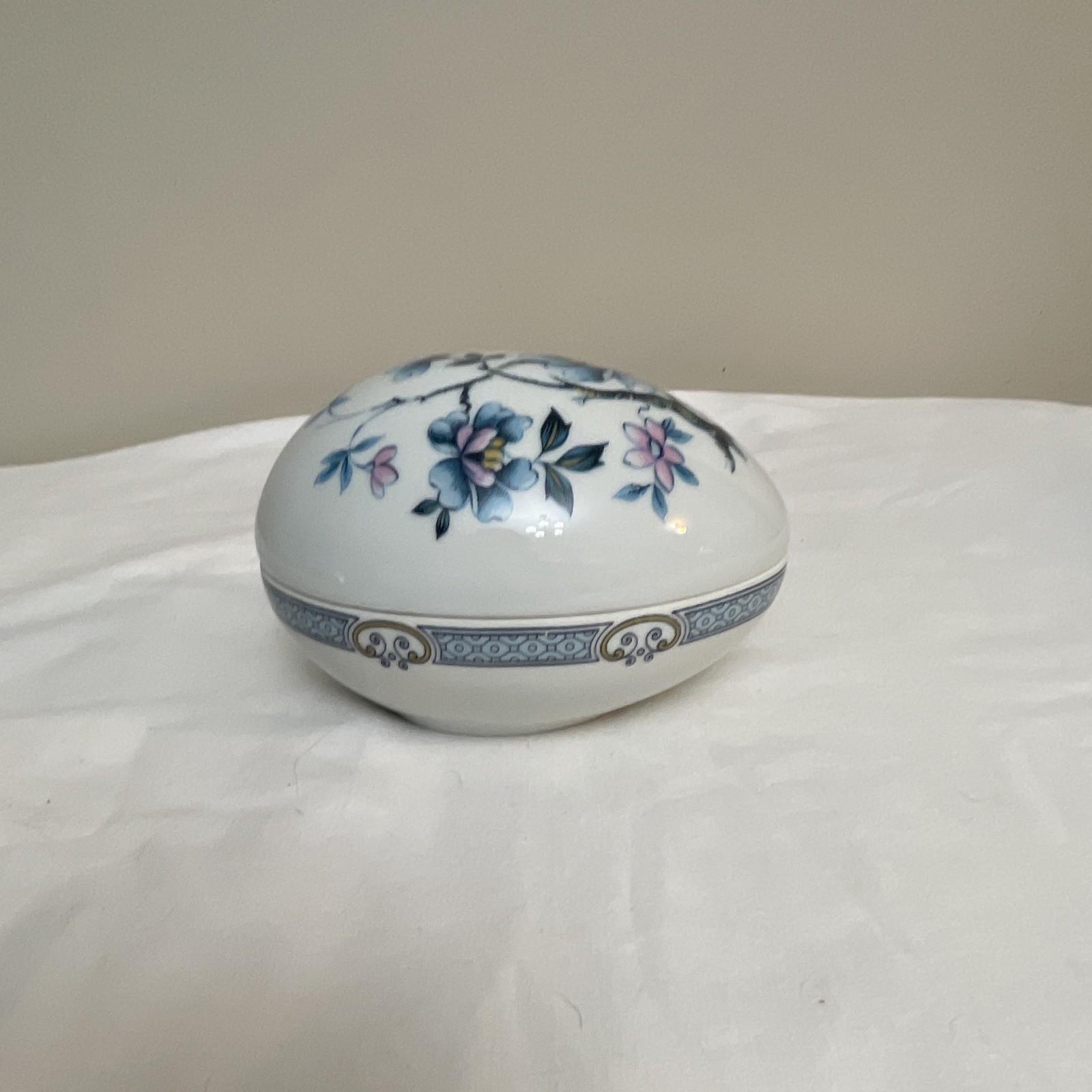 vintage hand painted Egg Trinket Box Limoges France Blue Flowers vintage hand painted Egg Trinket Box Limoges France Blue Flowers