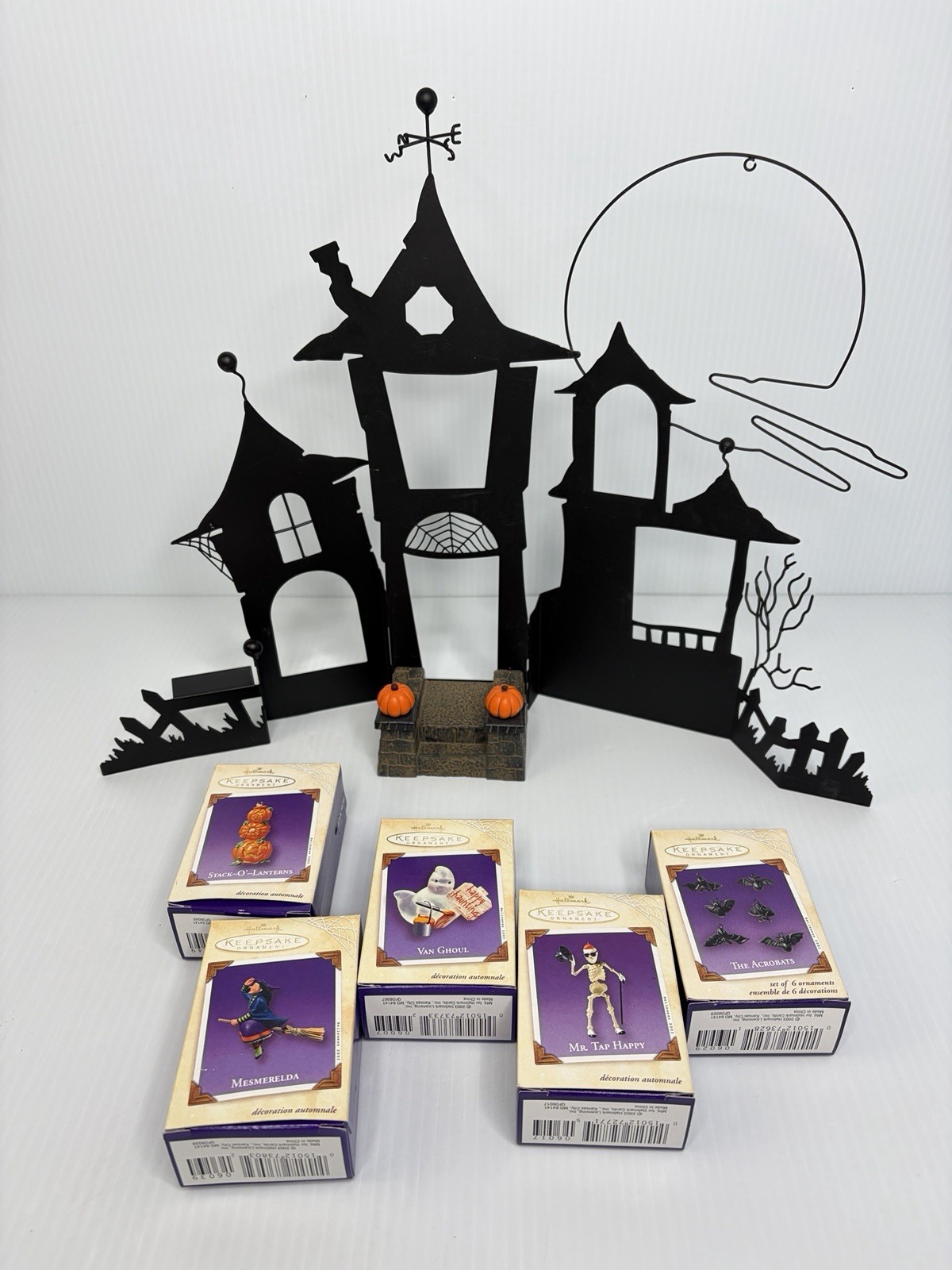 Rare 2003 HALLMARK Halloween Keepsake Ornaments (5) & Haunted House Display NEW Rare 2003 HALLMARK Halloween Keepsake Ornaments (5) & Haunted House Display NEW