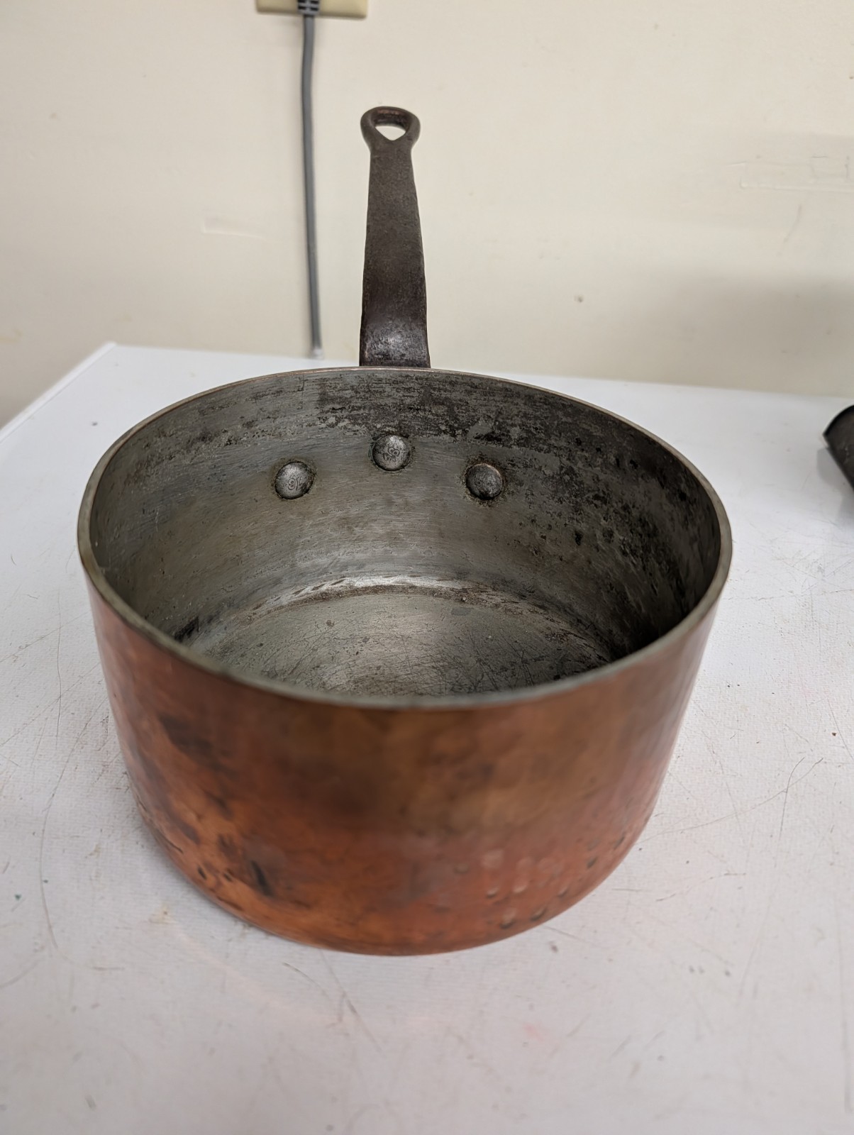 Antique GAILLARD PARIS Copper Saucepan 18cm Hammered Heavy 5.7lb Iron Handle Antique GAILLARD PARIS Copper Saucepan 18cm Hammered Heavy 5.7lb Iron Handle