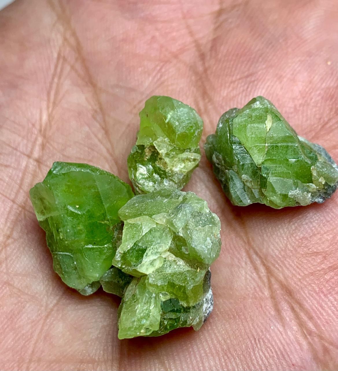 71 Carat Beautiful 4 Piece peridot Crystal bunch from Skardu Pakistan 71 Carat Beautiful 4 Piece peridot Crystal bunch from Skardu Pakistan