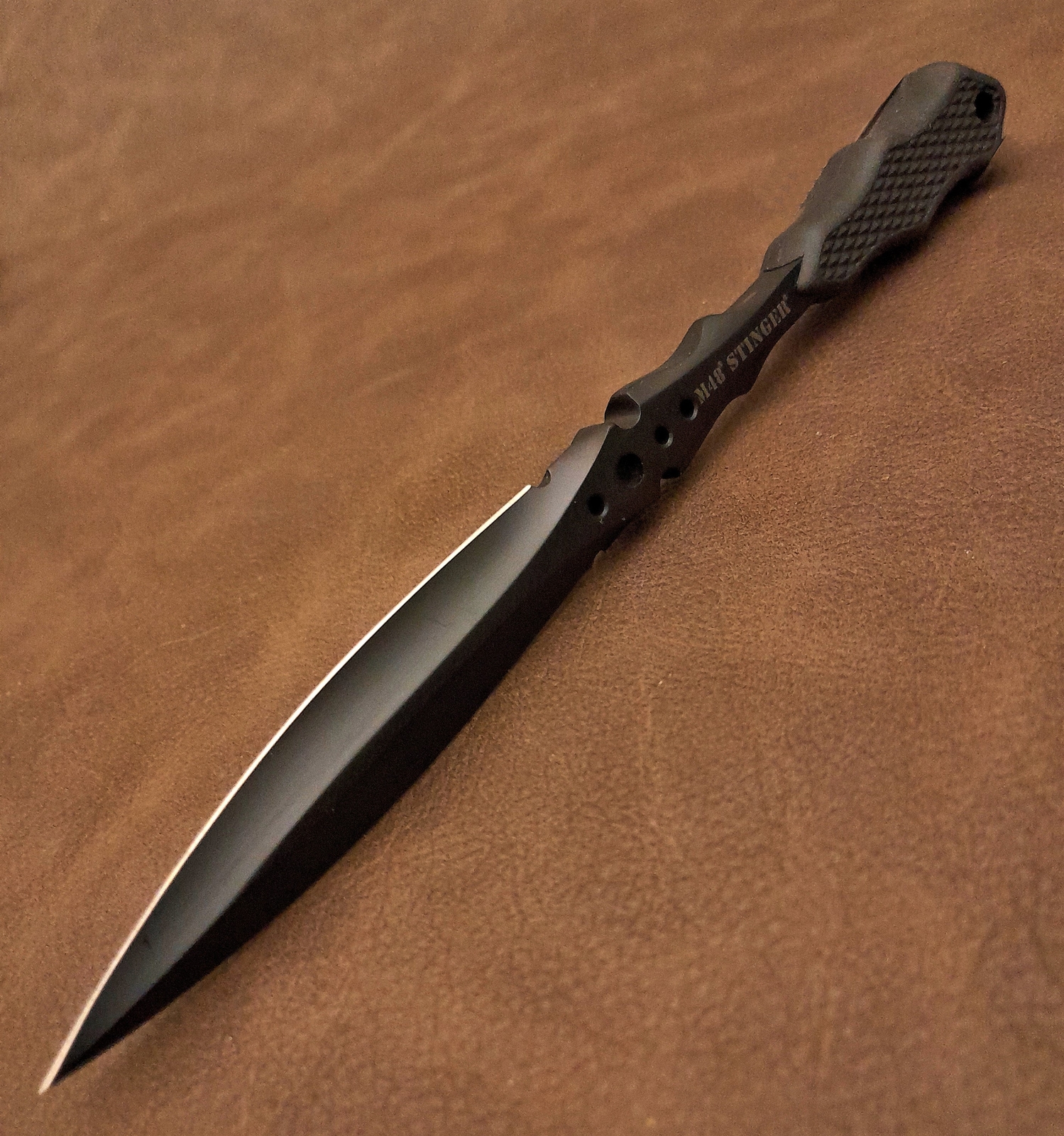 M48 Urban Stinger Discreet Self-Défense Double-edge Knife w/Shoulder Sheath M48 Urban Stinger Discreet Self-Défense Double-edge Knife w/Shoulder Sheath
