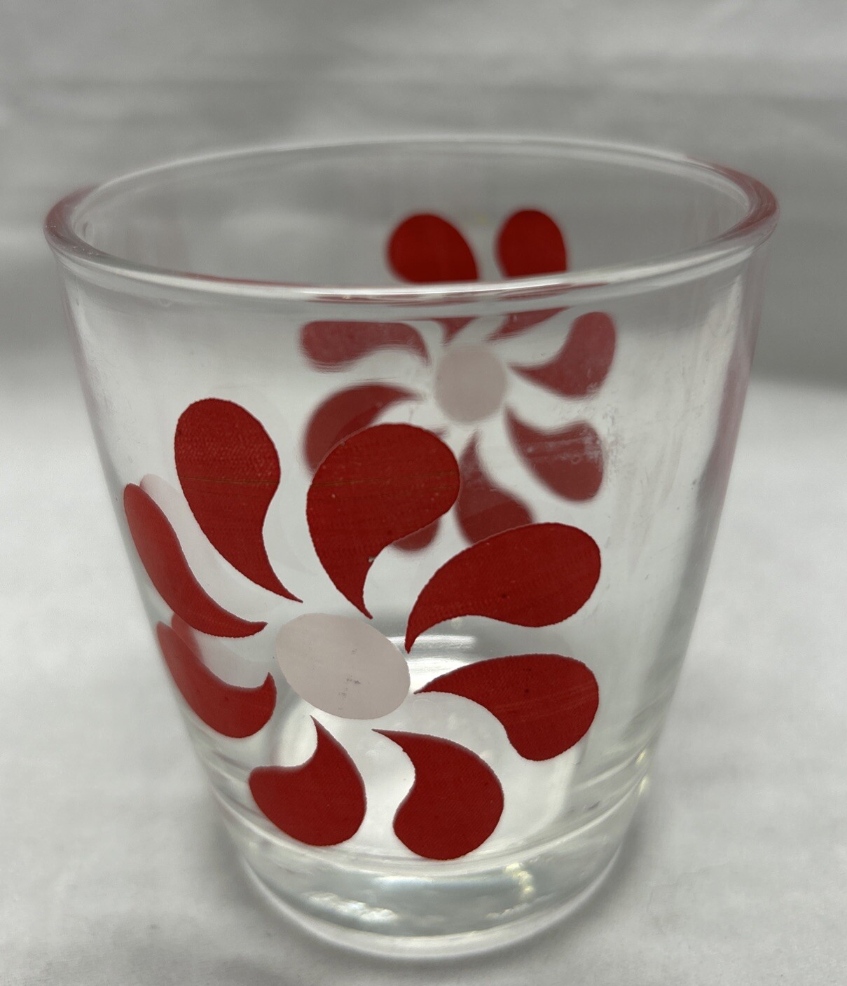 Atlas Sour Cream Red Daisy Pinwheel 8 oz Glass #950 Atlas Sour Cream Red Daisy Pinwheel 8 oz Glass #950