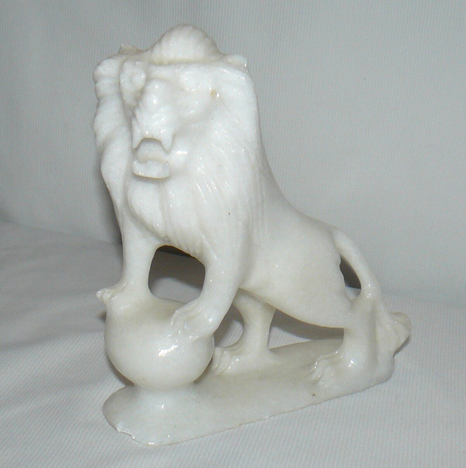 White Stone Lion 8x8\ White Stone Lion 8x8\