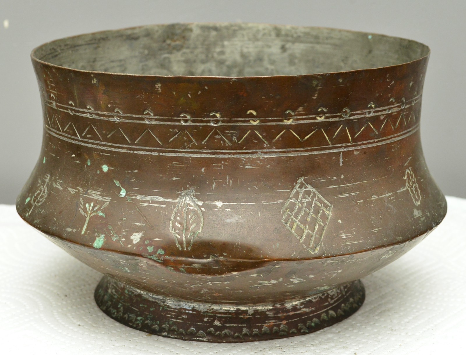 Antique Hand Hammered and Etched Tinned-Copper Bowl Antique Hand Hammered and Etched Tinned-Copper Bowl