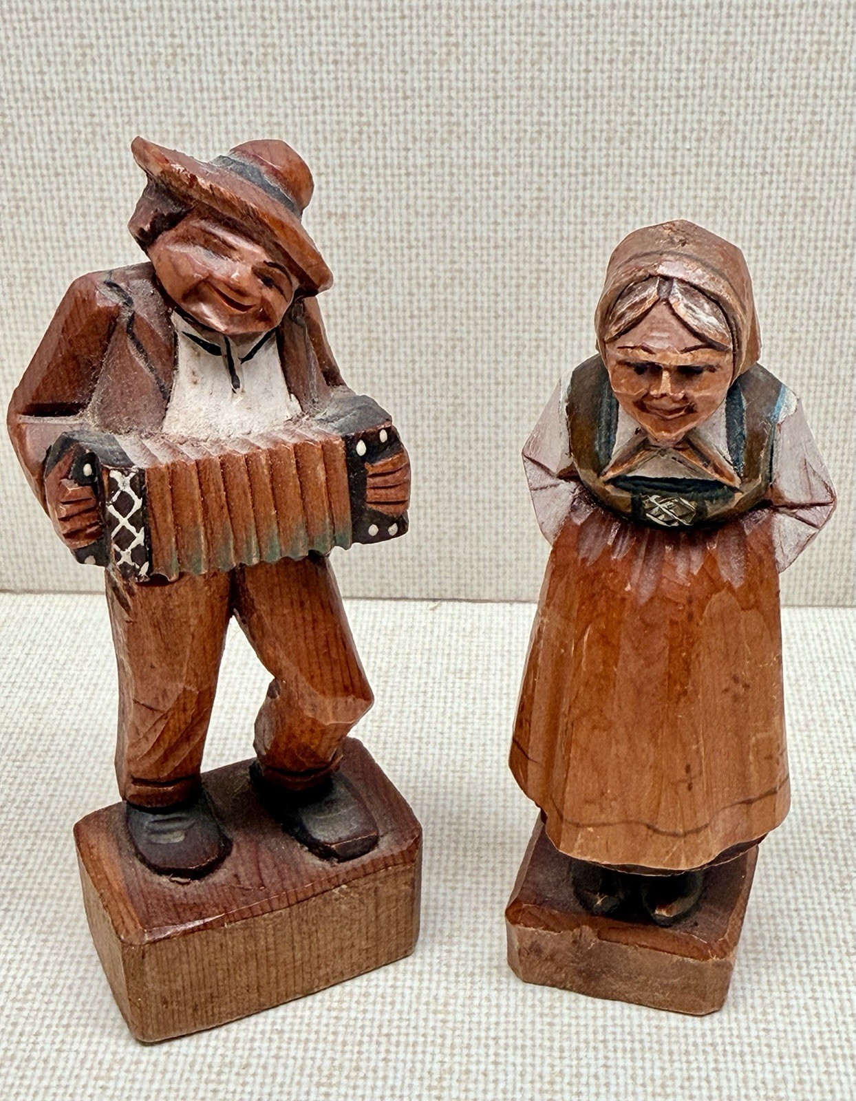 Vintage Hand Carved Wooden Folk Art Couple Accordion Player Figurines 3.5”
