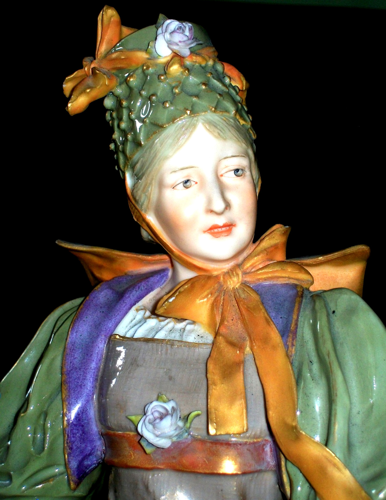 ANTIQUE AUSTRIA WIEN ERNST WAHLISS BEAUTIFUL TRADITIONAL LADY PORCELAIN FIGURINE ANTIQUE AUSTRIA WIEN ERNST WAHLISS BEAUTIFUL TRADITIONAL LADY PORCELAIN FIGURINE