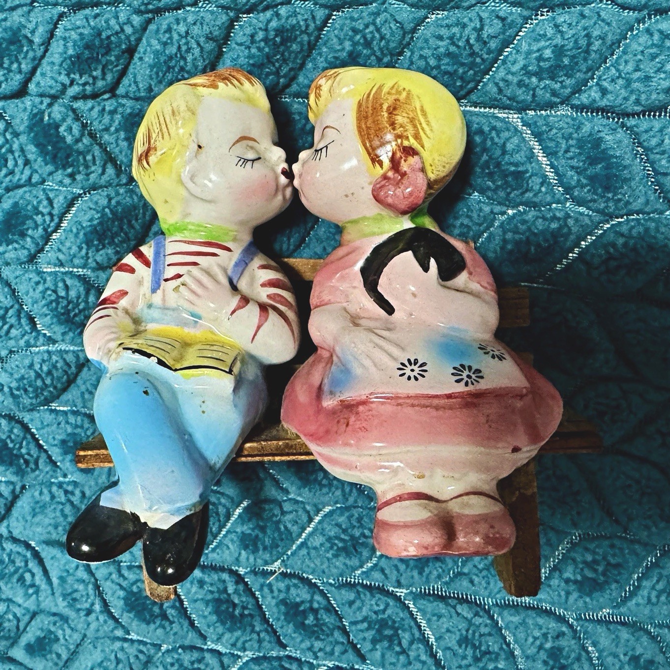 Japan Vintage Hand Painted Ceramic Kissing Boy Girl Salt Pepper Shakers Bench Japan Vintage Hand Painted Ceramic Kissing Boy Girl Salt Pepper Shakers Bench