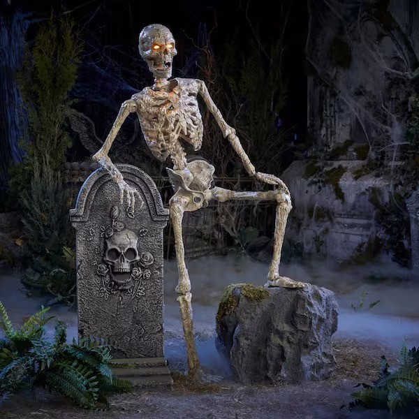 5 FT Ultra Posable Rotting Corpse Halloween Decor 5 FT Ultra Posable Rotting Corpse Halloween Decor