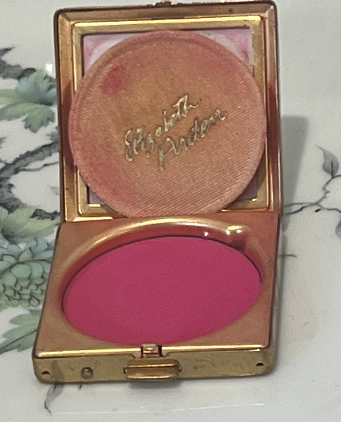 VINTAGE ELIZABETH ARDEN CHEEK ROUGE BLUSH GOLD METAL COMPACT PARMA VIOLET NEW VINTAGE ELIZABETH ARDEN CHEEK ROUGE BLUSH GOLD METAL COMPACT PARMA VIOLET NEW