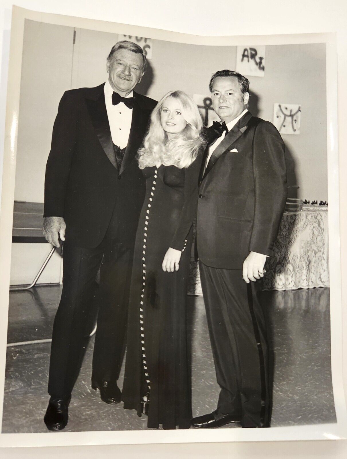 John Wayne Barron Hilton Sally Struthers B/W Photo Victor Awards 1976 Las Vegas