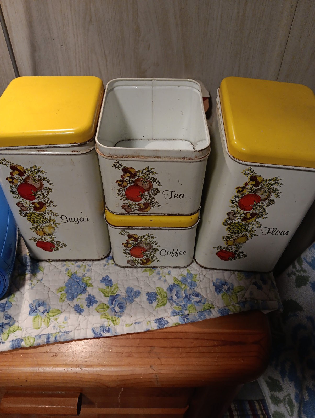 Vtg 1970s Cheinco Spice of Life Metal Canister Set of 4 Tins Yellow lids Vtg 1970s Cheinco Spice of Life Metal Canister Set of 4 Tins Yellow lids