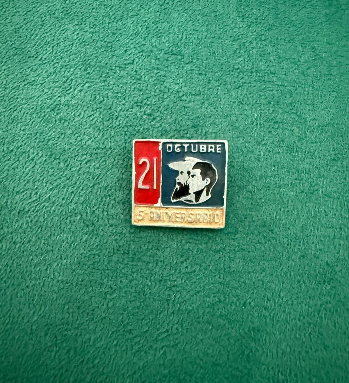 CUBA CUBAN VINTAGE OCTOBER 21 CAMILO CIENFUEGOS REVOLUTION ENAMEL PIN BADGE CUBA CUBAN VINTAGE OCTOBER 21 CAMILO CIENFUEGOS REVOLUTION ENAMEL PIN BADGE