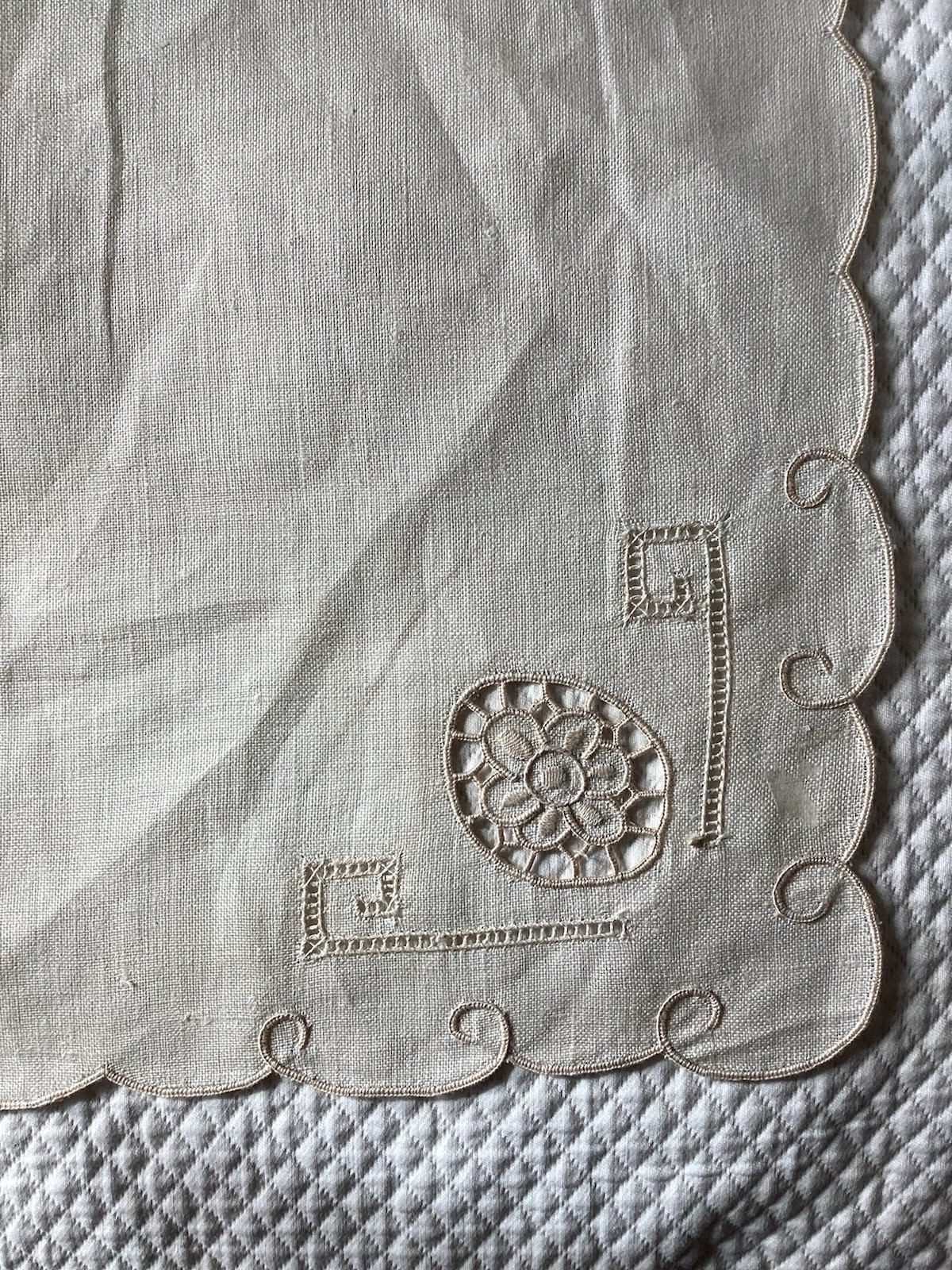 12 Vintage Linen Dinner Napkins LT. Beige Scalloped Edge Embroidered Cut Work 12 Vintage Linen Dinner Napkins LT. Beige Scalloped Edge Embroidered Cut Work